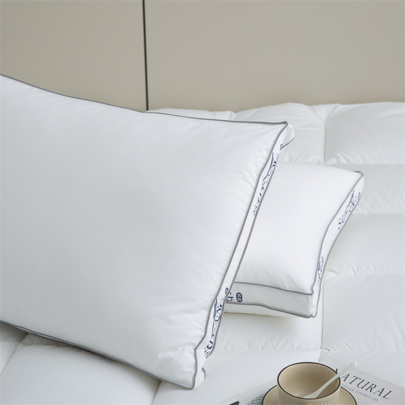 Logotipo personalizado Microfiber da cópia que enche a tela 40s Downproof com protetor de colchão tranqüilo Logotipo personalizado Microfiber da cópia que enche a tela 40s Downproof com protetor de colchão tranqüilo