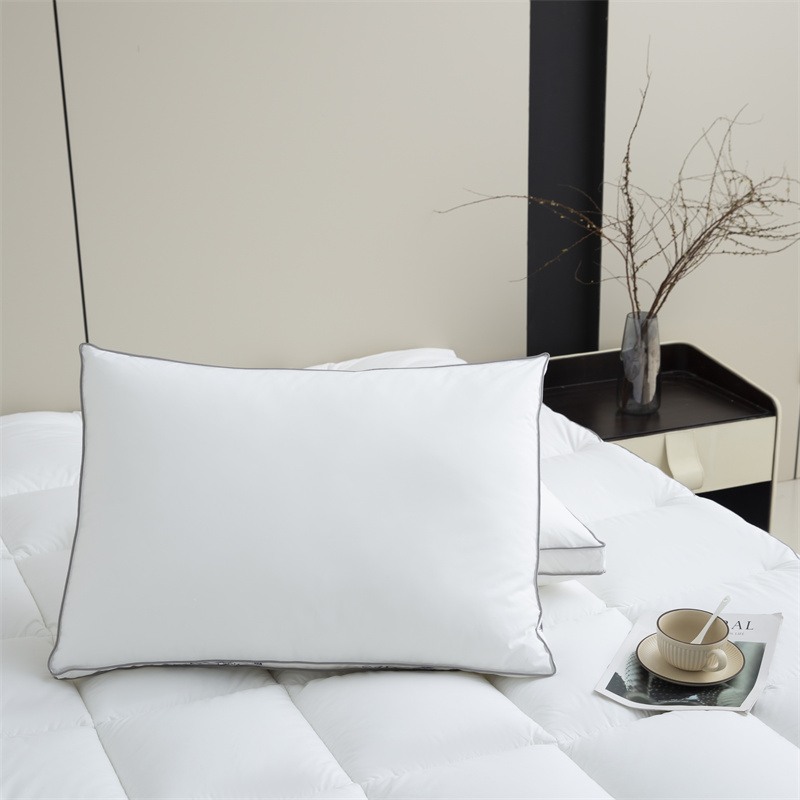 Logotipo personalizado Microfiber da cópia que enche a tela 40s Downproof com protetor de colchão tranqüilo Logotipo personalizado Microfiber da cópia que enche a tela 40s Downproof com protetor de colchão tranqüilo